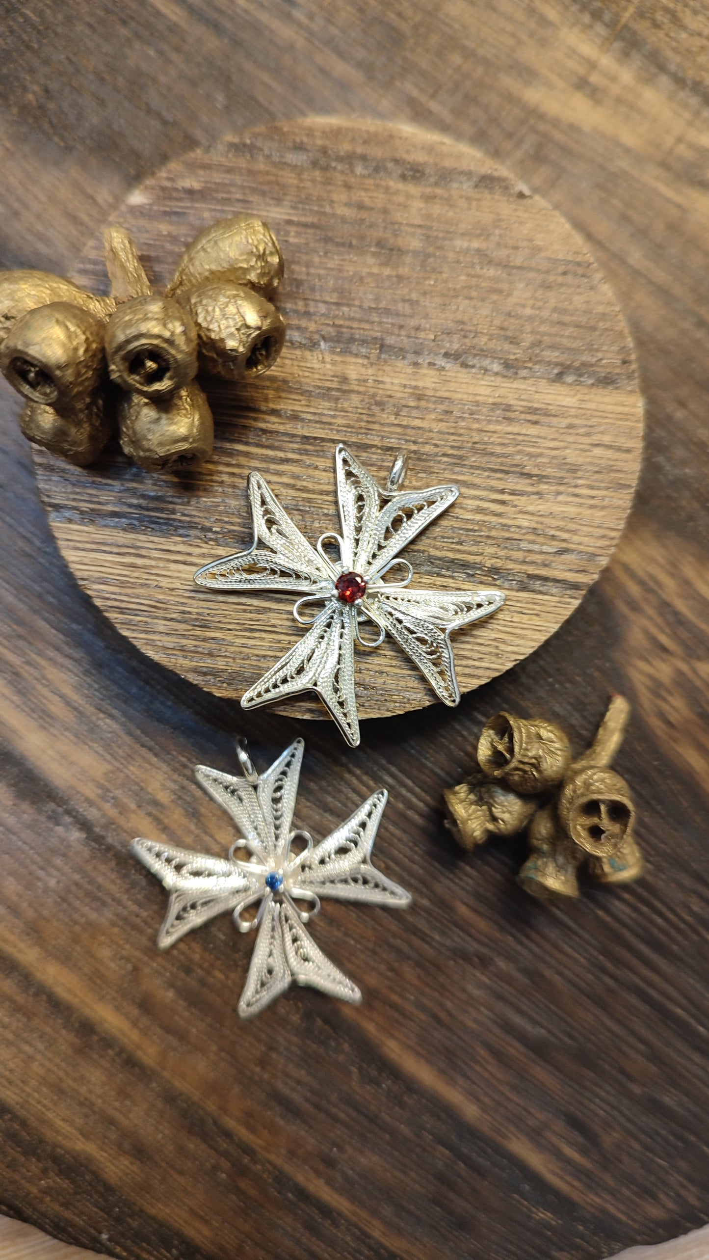 Maltese cross with stone